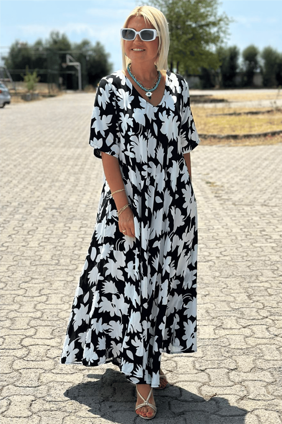 AMPARO | Elegant Loose Dress Concealing the Tummy